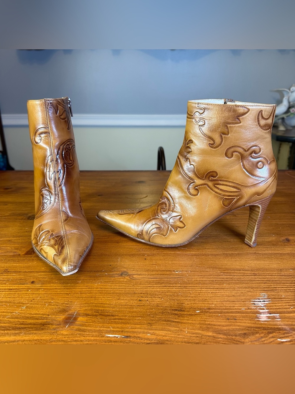 Via Spiga Vintage Embossed Floral Tan Leather Ankle Boots Size 7.5